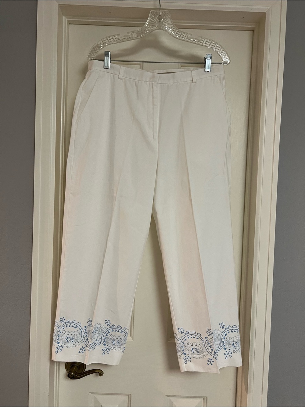 Women’s Size 14P David Brooks White Cropped Pants